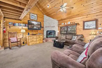 Image de Ozark Escape-Hot Tub-Cabin-9 mi to Eureka Dt