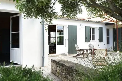 Image de Maison de famille avec jardin au centre du village