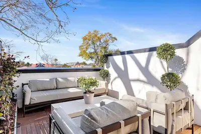Image de Luxe 5 Bedroom Retreat in Downtown