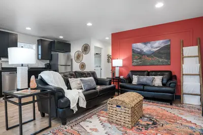 Image de Paintbrush Bliss | Downtown Kalispell Retreat | Hot Tub | Walk to Breweries & Shops