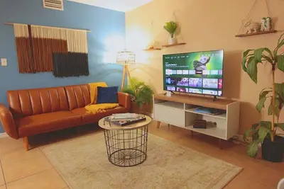 Image de Calm Japandi Retreat with Patio, Near Downtown