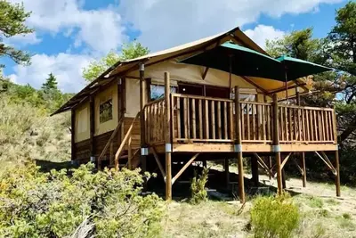 Image de Lodge Confort \"Paillotte\" 35m² - 2 chambres + sanitaire - Terrasse couverte 5 personnes