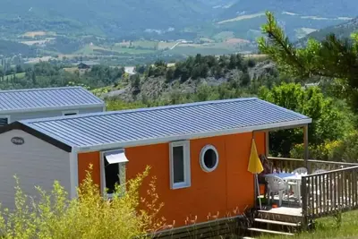 Image de Mobil-home Confort \"Poppy's\" 35m² - 3 chambres - terrasse 6 personnes