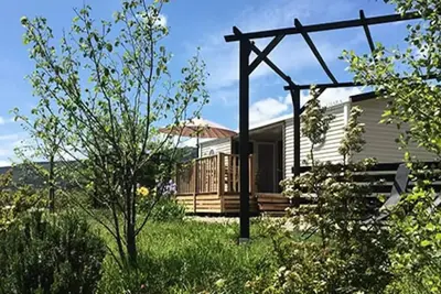 Image de Mobil-home Premium \"Patio\" 37m² - 2 chambres-2 Tv / 2 Sdb / Lave-Vaisselle ++ Jardin privé 4 personnes