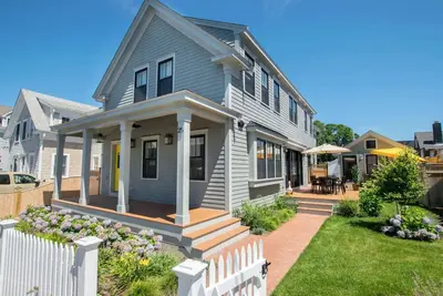 Image de Short walk to Provincetown shopping!
