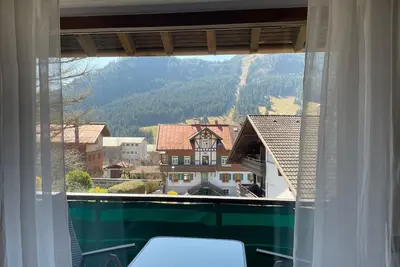 Image de Spacious, newly renovated 2-Room apt, with Balcony, majestic views