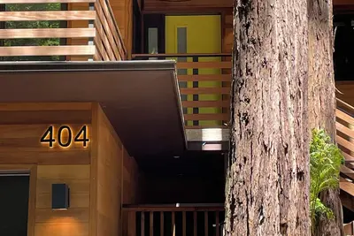 Image de Majestic Redwood Retreat - 3 bedrooms and 3. 5 bathroom