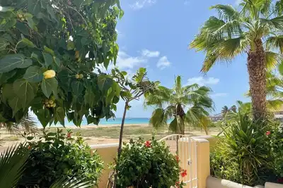 Image de Raio Do Sol - Beach front studio with city view