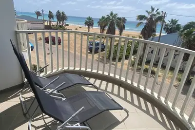 Image de Appartement en bord de mer avec vue imprenable sur l’océan – Résidence Leme Bedje 🌊🏡