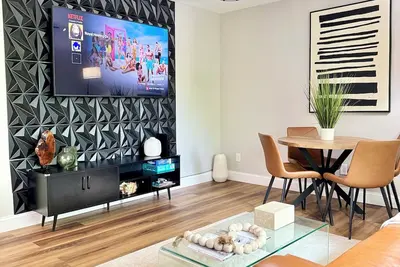 Image de Comfy 4-bedroom apartment with WiFi, Ac, free parking in wonderful Hempstead