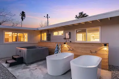 Image de Navigate Stays Offers Double Tubs, Double the Zen
