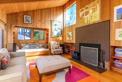 Image de Beautiful Family Home for 6 with Hot Tub in Redwoods!