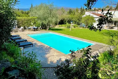 Image de Villa familiale de luxe avec piscine privée et grand jardin orienté au sud