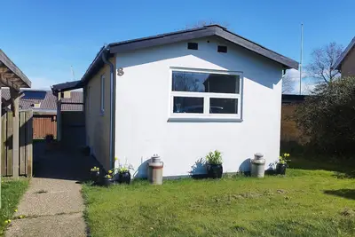 Image de Charming Cottage Close to Water and Town - Perfect for Family Getaways.