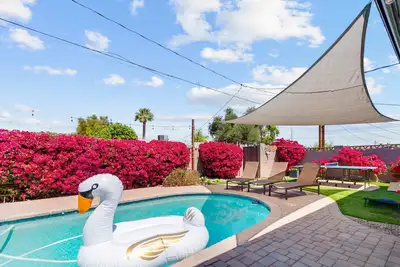 Image de Outdoor Living - Pool, Table Tennis, & Luxury Home