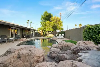 Image de Luxury Heated Pool+2 Kings, Bbq & Steps to Oldtown