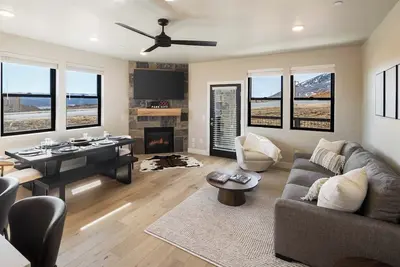 Image de Modern Private Condo by InvitedHome | Patio, Near Water, Tennis, Club House