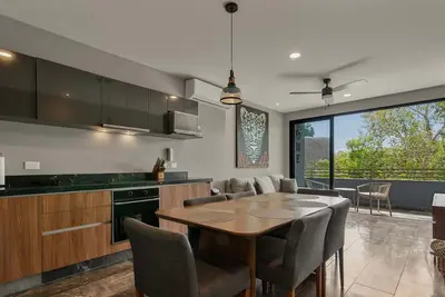 Image de Modern 1 Bedroom Apartment with Luxury Amenities at Paramar Black by Waves