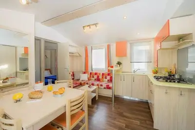 Image de Mobil-home | Classic Xl | 3 Ch. | 6 pers. | Terrasse surélevée | A/C