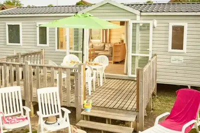 Image de Mobil-home | Classic Xl | 3 Ch. | 6/8 pers. | Terrasse surélevée non couverte | A/C