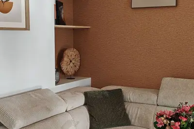 Image de Maison de famille de 3 chambres avec cour en plein centre ville!
