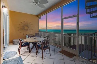 Image de 2 Bedroom Beachfront Condo on Bradenton Beach with Balcony – Marbella Villa 8