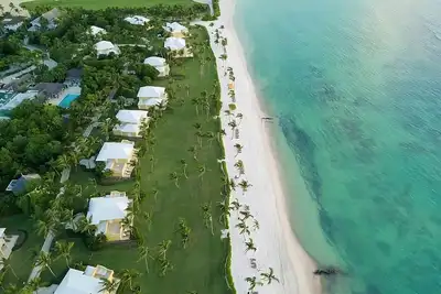 Image de 3br Beachfront Unit! Pet-Friendly Stay, Private Beach, Ecotours & Pool!