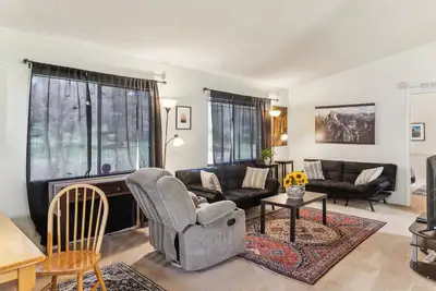 Image de New! Lincoln Lodge 2-Bedroom Cabin with Pool - Pets Allowed by Yosemite Region Resorts