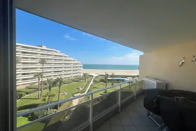 Image de Canet Sud \nAscenseur\nVue mer\nAccès piscine dans la résidence\nGarage fermé1 place