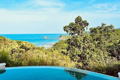 Image de Stunning 2-bedroom bungalow with a million dollar ocean view and infinity pool