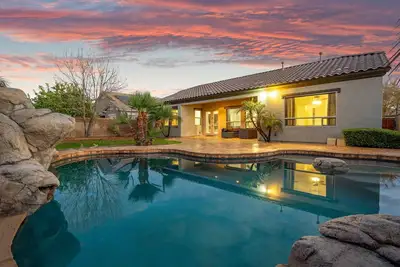 Image de High End Home w/Heated & Cooled Pool, Fire Pit, Game Room and Golf Nearby