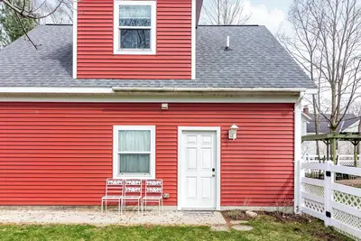 Poppy Cottage  Bright 1br Apartment in Douglas