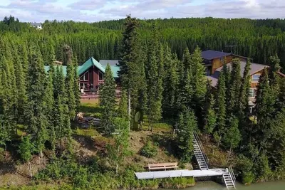 Image de Midnight Sun Riverfront Retreat