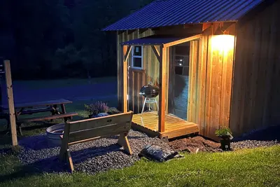 Image de Welcoming 1-bedroom cabin in Dushore at Rocky Valley Campground Cabin 1