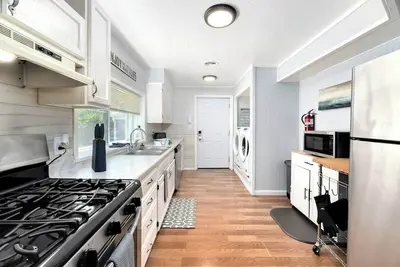 Image de Private Feel | Monthly Stays | Fire Pit | Fast Wifi | 2 Queens | Huge Lot | Off-Street Parking