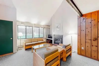 Image de Charming 2br/2ba townhome in Stowe with WiFi, indoor pool, game room.