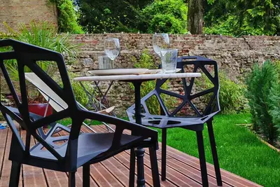 Image de Slow Tourisme dans le centre historique de Laon : Terrasse, Jardin et Bbq