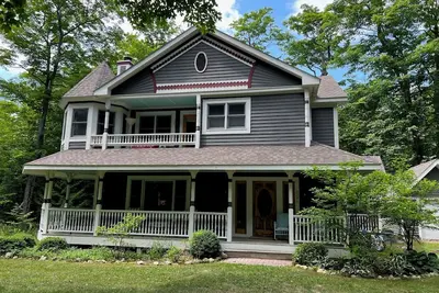 Image de Charming Mackinac Island cottage close to Woods golf course