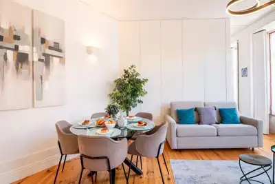 Image de Bright Flat few steps to Aliados Av by LovelyStay