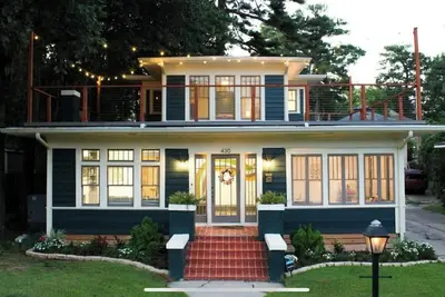 Image de The Bungalow• Historic • Modern 4/2 in Highland