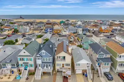 Image de Ran120a | Large custom 5br 3ba home close to everything, by Shore Points Vacations