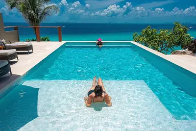 Image de 5br Villa • Breathtaking Oceanfront Views • Heated Pool • Concierge