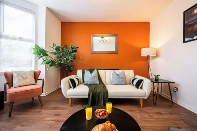 Image de Stylish 4-Bed Home – Great for Business & Family Trips with Parking
