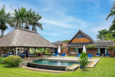 Image de Villa Ebony – Design Tropical avec Vue sur l’Océan, Côte Ouest