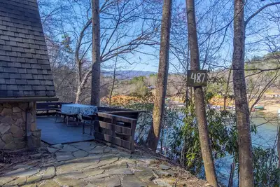 Image de Fontana Lake Water Front with Lake Access A Frame