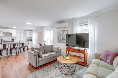 Image de Walkable Dtwn Townhome Near Campus & Palmer Square