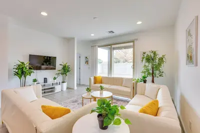 Image de 10 Mi to Dtwn Phoenix: Home Near Hiking & Biking!
