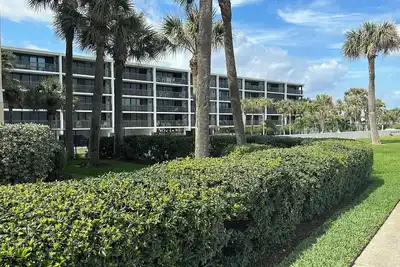 Image de Oceanfront, 4th fl, 2 Br condo in Vero Beach across from beach and boardwalk