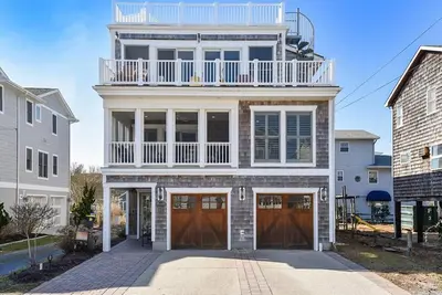 Image de Steps to Bethany Beach | Luxury Ocean Block Home