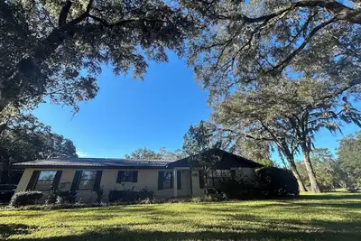 Image de 3-bedroom 2 bath house with in ground pool